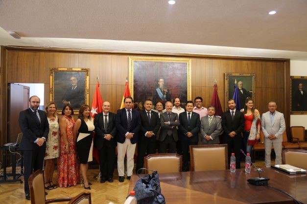 Reunión de trabajo entre el equipo decanal y el Parlamento Andino